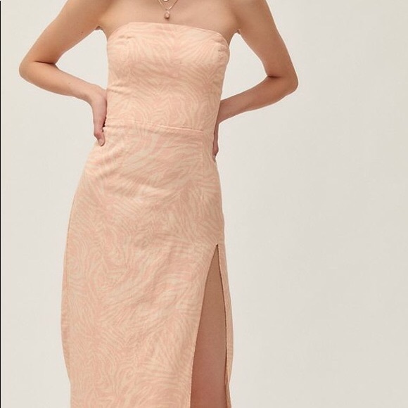 Urban Outfitters Dresses & Skirts - ♦️5/$25 Urban Outfitters Linen Strapless Midi Dres